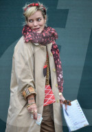 PEOPLE - Lily Allen amüsiert sich an den Pferderennen in Cheltenham
