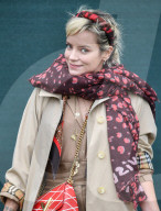 PEOPLE - Lily Allen amüsiert sich an den Pferderennen in Cheltenham