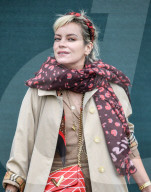 PEOPLE - Lily Allen amüsiert sich an den Pferderennen in Cheltenham