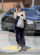 PREMIUM EXCLUSIVE Amber Rose Dares To Go Bare At The Pharmacy