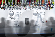 FEATURE - Bar-Roboter mixt den perfekten Drink