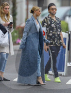 PREMIUM EXCLUSIVE Hailey Baldwin Striking In Floor-Length Blue Coat While Shopping In Malibu