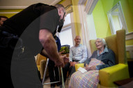 FEATURE - Ihr grösster Wunsch: 104-jährige will einmal im Leben verhaftet werden