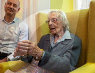 FEATURE - Ihr grösster Wunsch: 104-jährige will einmal im Leben verhaftet werden