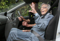 FEATURE - Ihr grösster Wunsch: 104-jährige will einmal im Leben verhaftet werden