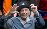 FEATURE - Ihr grösster Wunsch: 104-jährige will einmal im Leben verhaftet werden