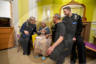 FEATURE - Ihr grösster Wunsch: 104-jährige will einmal im Leben verhaftet werden