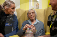 FEATURE - Ihr grösster Wunsch: 104-jährige will einmal im Leben verhaftet werden
