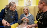 FEATURE - Ihr grösster Wunsch: 104-jährige will einmal im Leben verhaftet werden