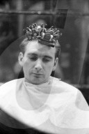 FEATURE - Männer wollen Dauerwellen: Beim Frisör in den 1950er Jahren
