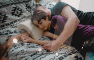 FEATURE - Kissen gegen eingeschlafenen Arm für Kuschelpaare