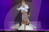 PEOPLE -  Florian Silbereisen zieht Linda Fäh das Kleid aus bei "Das grosse Schlagerfest - die Party des Jahres"