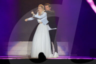 PEOPLE -  Florian Silbereisen zieht Linda Fäh das Kleid aus bei "Das grosse Schlagerfest - die Party des Jahres"