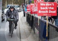 NEWS - Brexit-Vote: Boris Johnson fährt mit dem Velo vor