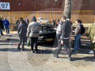 FEATURE - Missglückter Show-Auftritt: Fahrer setzt Luxus-Lamborghini an den Baum