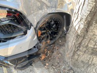 FEATURE - Missglückter Show-Auftritt: Fahrer setzt Luxus-Lamborghini an den Baum