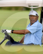 EXKLUSIV - OJ Simpson golft in Florida