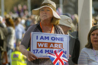 On the day Britain is supposed to leave the EU, a large crowd of leavers from all over the country gather in front of the Houses of Parliament. The atmosphere is bon enfant, with a small representation of french campaigning for frexit.