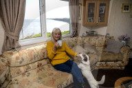 FEATURE - Sechs Meter vor dem Abgrund: Wohnwagen und Hütten im Longbeach Leisure Park