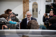NEWS - Brexit: Jeremy Corbyn wird morgens von Medien belagert