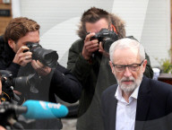 NEWS - Brexit: Jeremy Corbyn wird morgens von Medien belagert