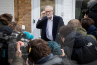NEWS - Brexit: Jeremy Corbyn wird morgens von Medien belagert