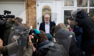 NEWS - Brexit: Jeremy Corbyn wird morgens von Medien belagert