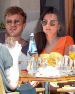 EXKLUSIV - Emily Ratajkowski luncht mit Ehemann in NYC