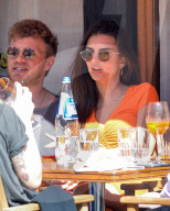 EXKLUSIV - Emily Ratajkowski luncht mit Ehemann in NYC