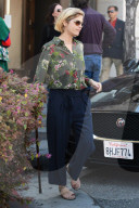 EXKLUSIV - Selma Blair lässt sich von ihrem Freund David helfen