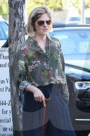 EXKLUSIV - Selma Blair lässt sich von ihrem Freund David helfen