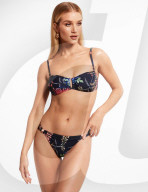PEOPLE - Rosie Huntington Whiteley präsentiert ihre eigene Bademoden-Kollektion