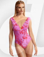 PEOPLE - Rosie Huntington Whiteley präsentiert ihre eigene Bademoden-Kollektion