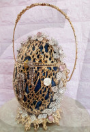 FEATURE - Teuerste Handtasche der Welt im Faberge-Ei-Stil
