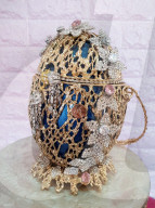 FEATURE - Teuerste Handtasche der Welt im Faberge-Ei-Stil