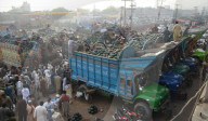 FEATURE - Pakistan: Wassermelonen zum Verkauf auf dem Markt in Lahore