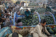 FEATURE - Pakistan: Wassermelonen zum Verkauf auf dem Markt in Lahore