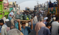 FEATURE - Pakistan: Wassermelonen zum Verkauf auf dem Markt in Lahore
