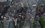 FEATURE - Pakistan: Wassermelonen zum Verkauf auf dem Markt in Lahore