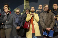 NEWS - Brand der Notre-Dame: Betende in den Strassen von Paris