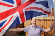 FEATURE - Zum Ärger seiner Nachbarn: Golfkriegs-Veteran Andrew Smith hisst täglich in seinem Garten den Union Jack