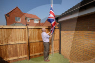 FEATURE - Zum Ärger seiner Nachbarn: Golfkriegs-Veteran Andrew Smith hisst täglich in seinem Garten den Union Jack