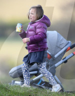 PEOPLE - Mike Tindall mit den Kindern beim Pferdespringen in Norfolk