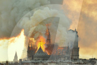 NEWS - Paris: Notre-Dame in Brand