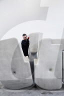 FEATURE - Clever designte Betonelemente lassen sich von Hand bewegen