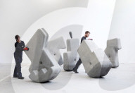 FEATURE - Clever designte Betonelemente lassen sich von Hand bewegen