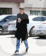 PREMIUM EXCLUSIVE Ellen Pompeo Goes Makeup-Free For Easter Lunch With Hubby Chris Ivery In Malibu