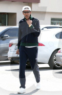 PREMIUM EXCLUSIVE Ellen Pompeo Goes Makeup-Free For Easter Lunch With Hubby Chris Ivery In Malibu