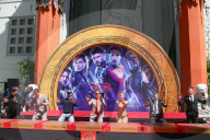 PEOPLE -  "Avengers: Endgame"-Crew verewigt sich mit Handabdrücken