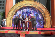 PEOPLE -  "Avengers: Endgame"-Crew verewigt sich mit Handabdrücken